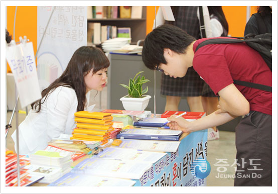 14006_focus_bookfair_img_04