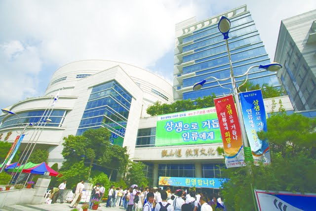 성도절 교육관 앞 전경
